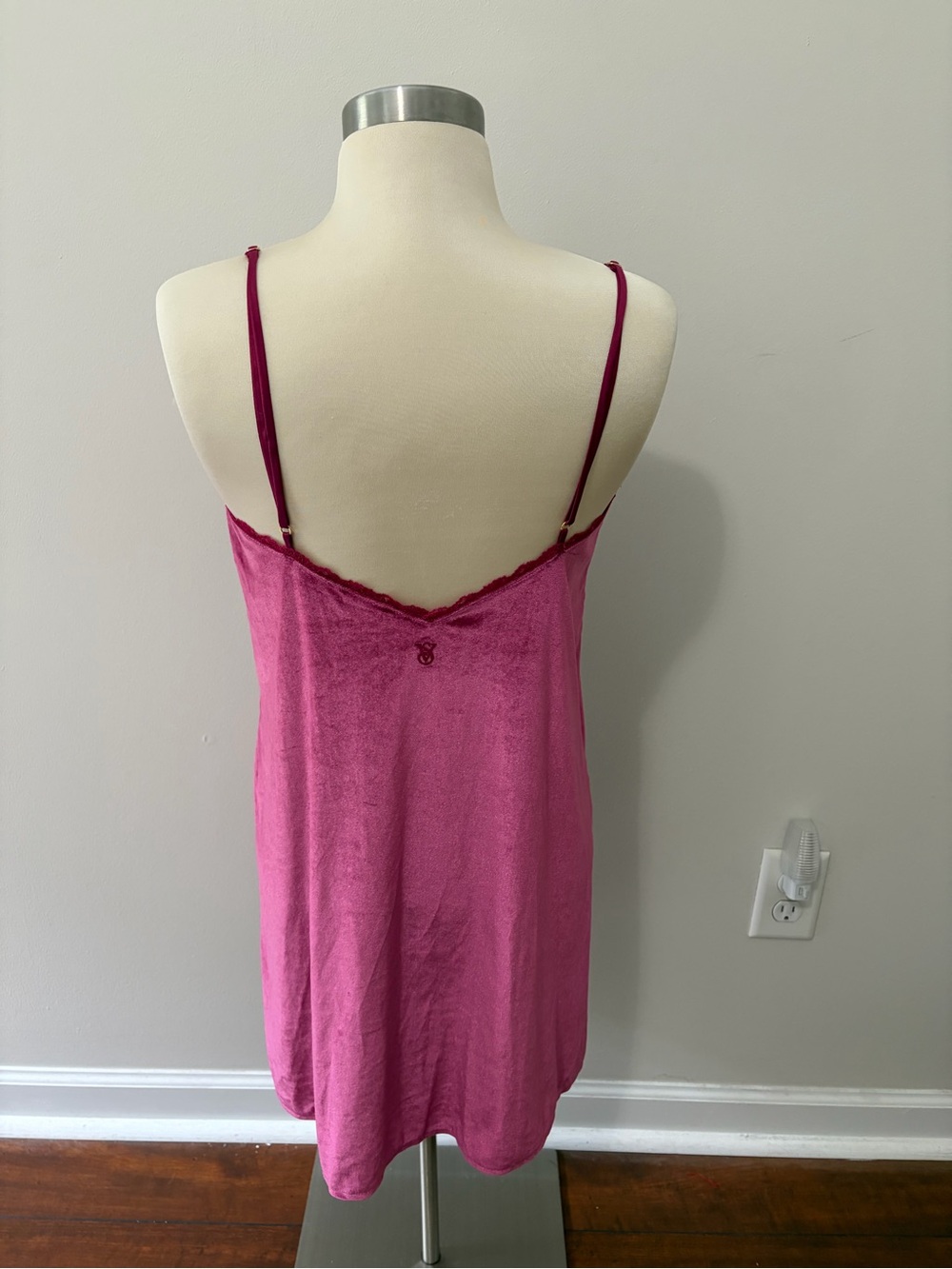 Victoria's Secret Fuchsia Velvet Slip with Lace Trim Sz S Coquette Barbiecore - Picture 6 of 7